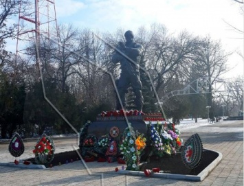 В Луганске установили памятник «российским добровольцам»