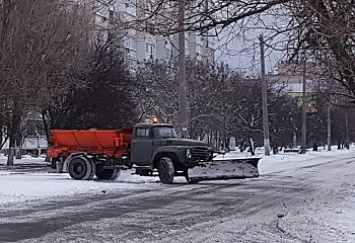 В 6:00 основные магистрали Бердянска были убраны и подсыпаны