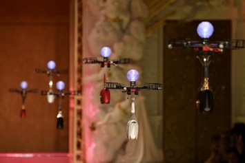 Dolce & Gabbana устроила показ сумочек на дронах (видео)