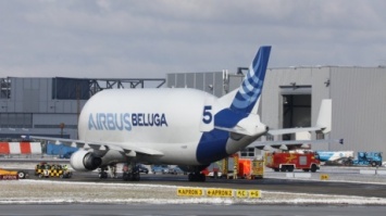 В небе над Германией загорелся один из крупнейших транспортных самолетов Airbus Beluga