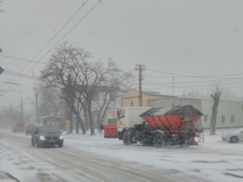 В Николаеве администрациям районов выдали по сотне лопат для уборки снега
