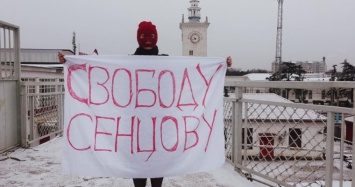 Одну участницу группы Pussy Riot везут в «суд», еще с двоими сутки нет связи - журналист