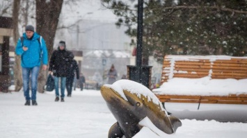 Одесса "утопает" в снежном плену (фото)