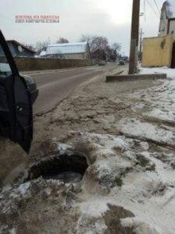В Одесской области ребенок провалился в канализационный люк