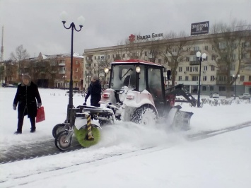 В Херсоне снегоуборочная техника есть - доказано площадью Свободы (фотофакт)