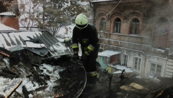 В Днепре во время ликвидации пожара спасли женщину