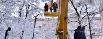 На Днепропетровщине из-за непогоды без света остались почти 10 тыс человек