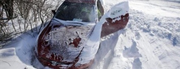 Спасатели Днепра достают автомобили из снежного плена (ФОТО)
