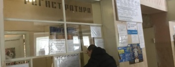 "Дружелюбная медицина": В Мариуполе регистратуры в поликлиниках хотят превратить во фронт-офисы (ФОТО, ВИДЕО)