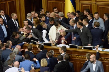 Мнения полярно разнятся: почему парламентарии так боятся досрочных выборов