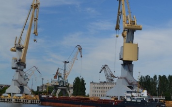 На Херсонской верфи СМГ заменят на кране самый большой подшипник в городе