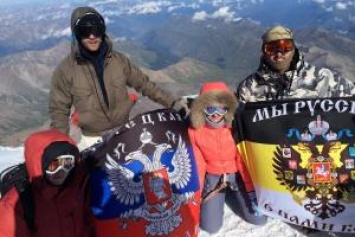 Флаги "ДНР" на горных вершинах: в Украине разгорается скандал из-за альпинистов-сепаратистов