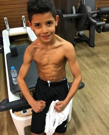 7-летний сын Криштиану Роналду впечатлил стальными мышцами: "Папа, я хочу быть как ты" (ФОТО)