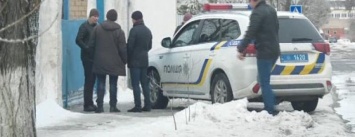 В Бердянске активист, пытавшийся ворваться в здание "Водоканала", ударил журналиста, - ФОТО, ВИДЕО