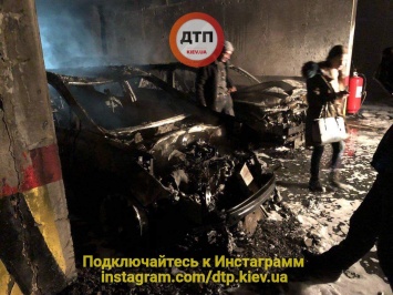 На Осокорках в подземном паркинге сгорели пять авто