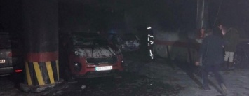 В Киеве на подземном паркинге сгорело 5 машин (ФОТО)