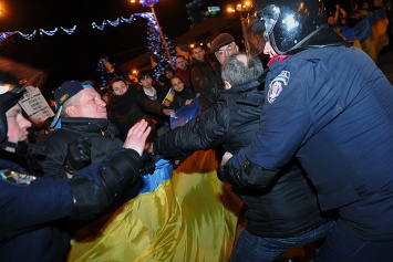 Этот день в истории: Ахметов задумал "Донбасс Арену", в Донецке пророссийские боевики напали на митинг в защиту единства Украины