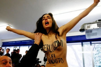 Активистка Femen попыталась помешать Берлускони проголосовать