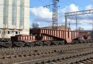 Уникальный 28-осный транспортер "Укрзализныци" перевозит 400-тонный груз из Литвы (фото)