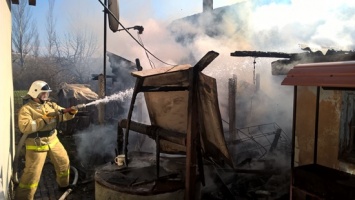 В селе Золотое поле Кировского района горел сарай и взорвался газовый баллон (ФОТО)