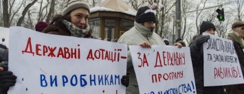 В центре Киева прошла необычная акция в поддержку улиток: как это было