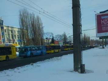 Я паркуюсь, как хочу: в Сумах пробка из-за припаркованного авто (+народный фотофакт)