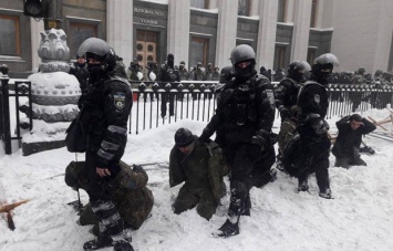 Снос протестного лагеря у ВР был незаконным. Суд разрешил только осмотр