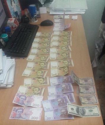 На Днепропетровщине начальница ЦНАП вымогала деньги за ускорение услуги