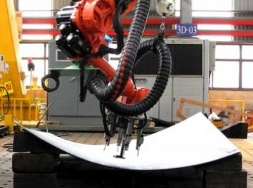 На Hyundai Heavy Industries суда будут строить роботы