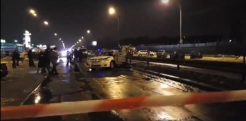 В Киеве возле метро "Лесная" неизвестные подорвали автомобиль гранатами, есть пострадавшие