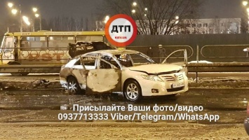 Возле станции метро «Лесная» в Киеве гранатой взорвали автомобиль