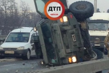 Авария в Киеве: перевернулся военный броневик