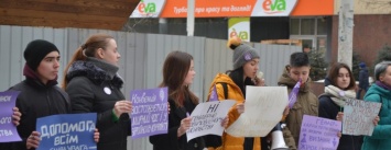 Восьмого марта в Днепре женщины выступили против насилия (ФОТОРЕПОРТАЖ)