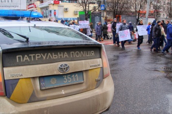Акция протеста на Таирова: оставшиеся без тепла жители двух домов перекрывали дорогу