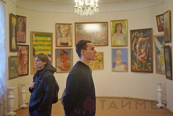 Бесконечные картины Валентина Сиренко - в одесском Литмузее
