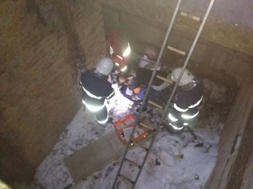 На Николаевщине подросток провалился в подвал «недостроя» с 3-метровой высоты