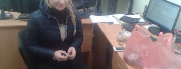 В Киеве задержали девушку за кражу масла в крупных размерах (ФОТО)