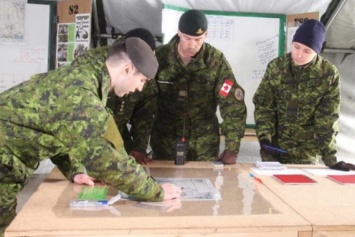 Канадские военные обучают украинских курсантов в Одессе (видео)