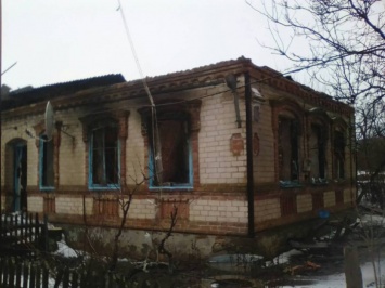 Семья запорожского военного осталась без крыши над головой после пожара (Фото)