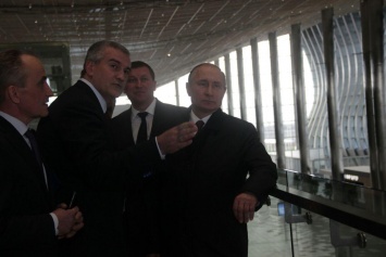 Владимир Путин посетил новый комплекс аэропорта "Симферополь" (ФОТО)