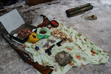 СБУ разоблачила группу торговцев оружием с огромным арсеналом