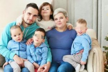 Многодетную россиянку, которая удалила себе грудь, признали мужчиной и лишили детей