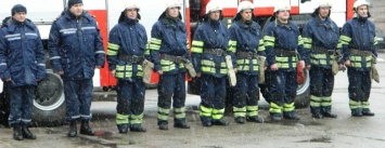 Каменским спасателям вручили новую пожарно-спасательную технику