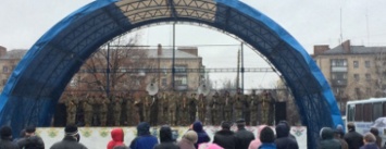 Военный оркестр под дождем в Славянске. Как согревает живая музыка