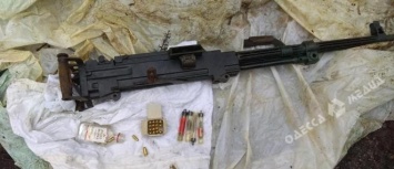 Пулемет, автомат, пистолеты, тротил и гранаты - богатый арсенал иностранцев в Одессе (фото)