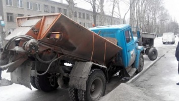 В Запорожье грузовик сложился пополам (Фото)