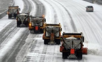 На дорогах государственного значения Днепропетровской области работает более 100 единиц дорожной техники, - САД