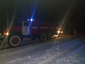 На Николаевщине спасатели достали из снежных заносов 19 автомобилей