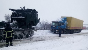 В Днепропетровской области спасатели продолжают оказывать помощь на дорогах