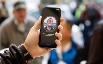 Face ID сравнили с "умным" сканером Galaxy S9. Что круче?